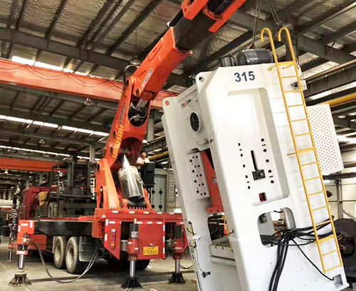 武邑县附近随车吊出租，轻松解决运输难题